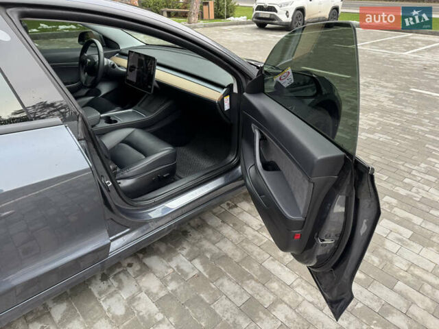 Сірий Тесла Модель 3, об'ємом двигуна 0 л та пробігом 62 тис. км за 17400 $, фото 12 на Automoto.ua