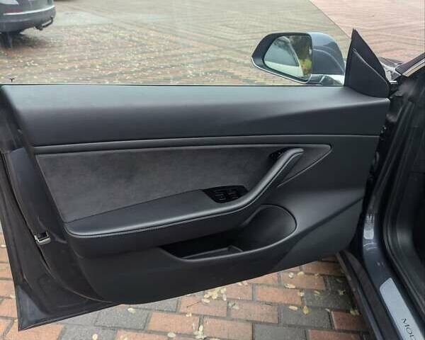 Серый Тесла Модель 3, объемом двигателя 0 л и пробегом 117 тыс. км за 18950 $, фото 12 на Automoto.ua