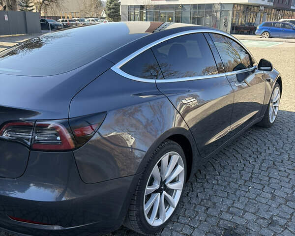 Серый Тесла Модель 3, объемом двигателя 0 л и пробегом 80 тыс. км за 16500 $, фото 5 на Automoto.ua