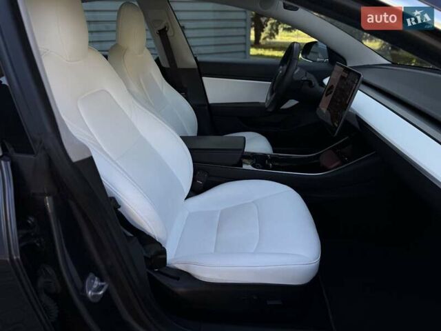 Серый Тесла Модель 3, объемом двигателя 0 л и пробегом 87 тыс. км за 21900 $, фото 33 на Automoto.ua