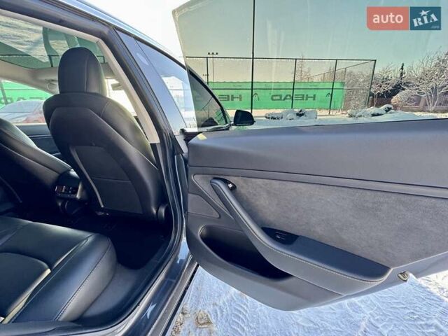 Серый Тесла Модель 3, объемом двигателя 0 л и пробегом 128 тыс. км за 19500 $, фото 21 на Automoto.ua