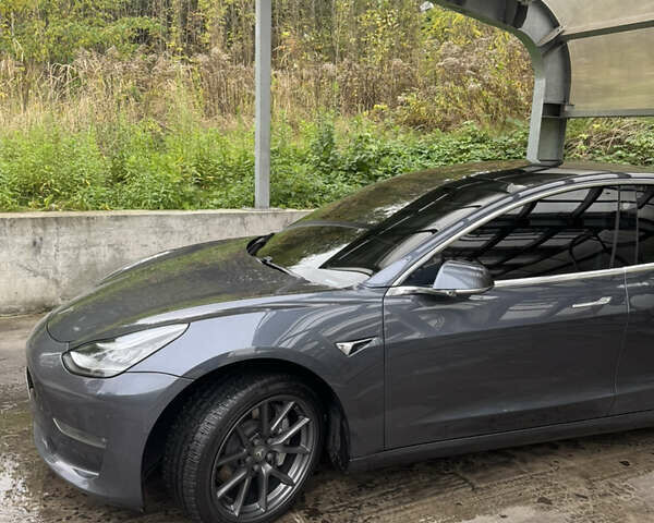 Тесла Модель 3 2019 в Киеве на Automoto.ua Серый Тесла Модель 3, объемом двигателя 0 л и пробегом 98 тыс. км за 22000 $, фото 10 на Automoto.ua