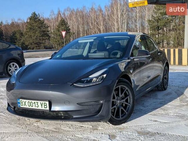 Серый Тесла Модель 3, объемом двигателя 0 л и пробегом 118 тыс. км за 16799 $, фото 3 на Automoto.ua