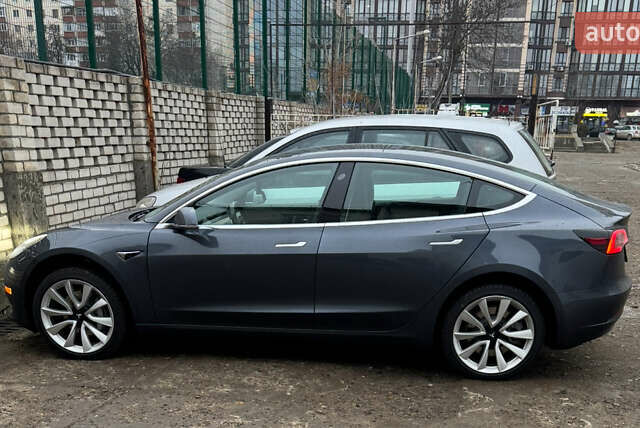 Серый Тесла Модель 3, объемом двигателя 0 л и пробегом 140 тыс. км за 14000 $, фото 4 на Automoto.ua