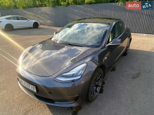 Серый Тесла Модель 3, объемом двигателя 0 л и пробегом 127 тыс. км за 13000 $, фото 2 на Automoto.ua