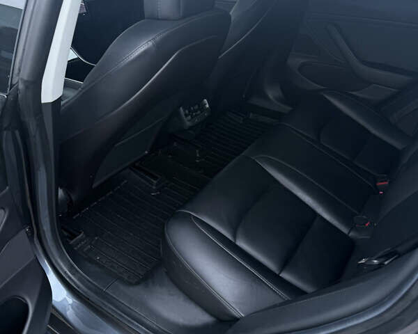 Серый Тесла Модель 3, объемом двигателя 0 л и пробегом 77 тыс. км за 17300 $, фото 5 на Automoto.ua