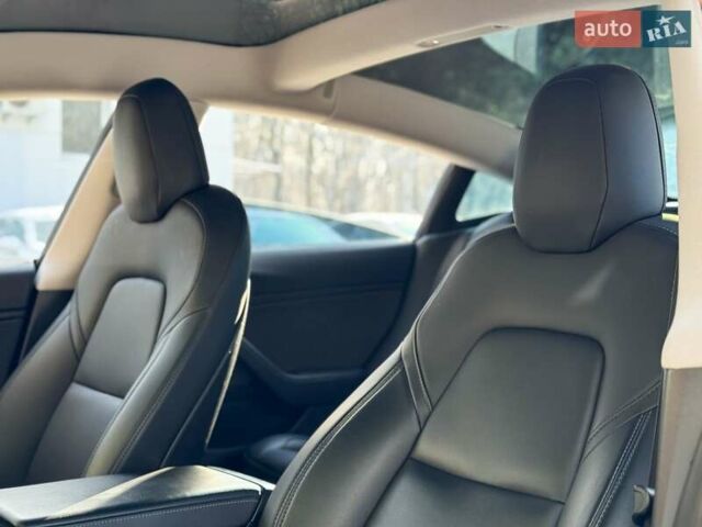 Сірий Тесла Модель 3, об'ємом двигуна 0 л та пробігом 65 тис. км за 20000 $, фото 13 на Automoto.ua