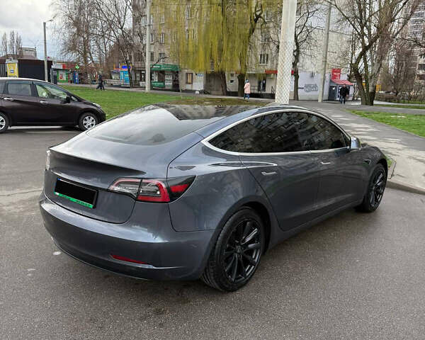 Серый Тесла Модель 3, объемом двигателя 0 л и пробегом 105 тыс. км за 24600 $, фото 4 на Automoto.ua