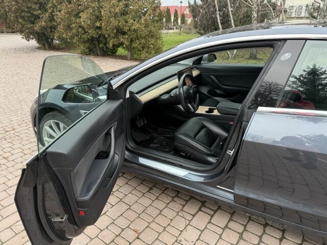 Сірий Тесла Модель 3, об'ємом двигуна 0 л та пробігом 212 тис. км за 15500 $, фото 4 на Automoto.ua