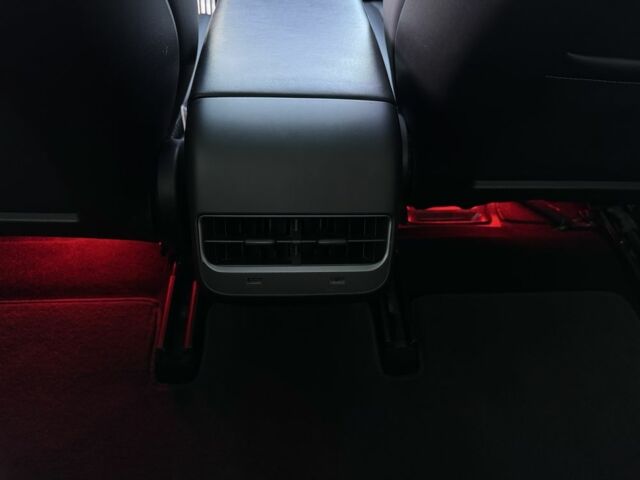 Серый Тесла Модель 3, объемом двигателя 0 л и пробегом 93 тыс. км за 20900 $, фото 6 на Automoto.ua