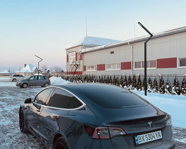 Серый Тесла Модель 3, объемом двигателя 0 л и пробегом 135 тыс. км за 15550 $, фото 4 на Automoto.ua