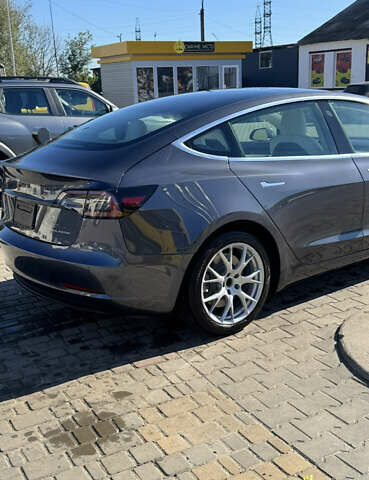 Серый Тесла Модель 3, объемом двигателя 0 л и пробегом 203 тыс. км за 15500 $, фото 4 на Automoto.ua