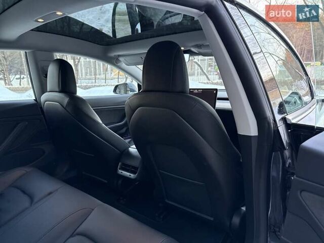Серый Тесла Модель 3, объемом двигателя 0 л и пробегом 99 тыс. км за 17700 $, фото 40 на Automoto.ua