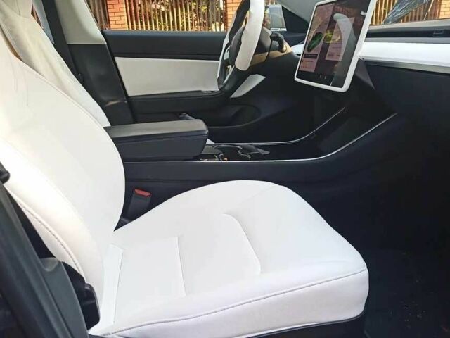 Тесла Модель 3 2019 у Києві на Automoto.ua Сірий Тесла Модель 3, об'ємом двигуна 0 л та пробігом 69 тис. км за 12850 $, фото 10 на Automoto.ua