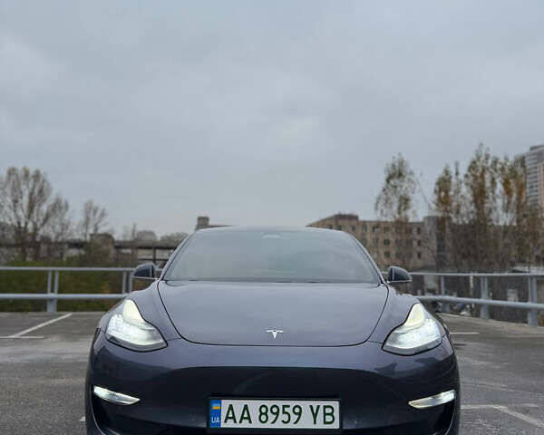 Серый Тесла Модель 3, объемом двигателя 0 л и пробегом 63 тыс. км за 20500 $, фото 5 на Automoto.ua