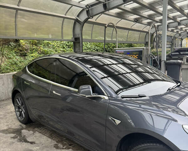 Тесла Модель 3 2019 в Киеве на Automoto.ua Серый Тесла Модель 3, объемом двигателя 0 л и пробегом 98 тыс. км за 22000 $, фото 2 на Automoto.ua
