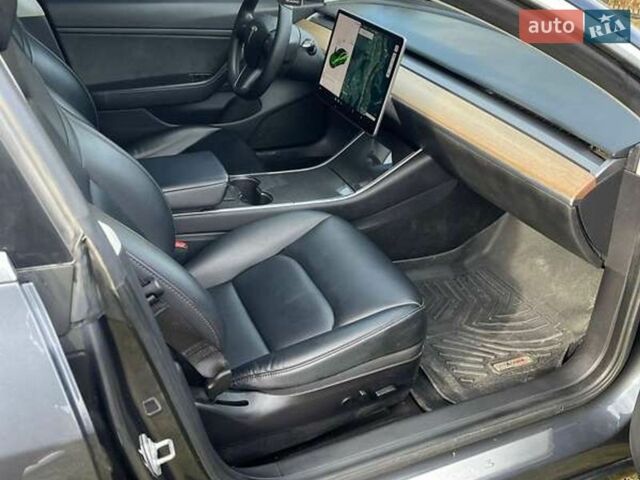 Серый Тесла Модель 3, объемом двигателя 0 л и пробегом 129 тыс. км за 20900 $, фото 12 на Automoto.ua