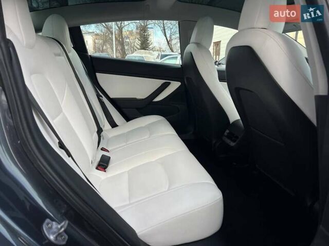 Серый Тесла Модель 3, объемом двигателя 0 л и пробегом 88 тыс. км за 22900 $, фото 20 на Automoto.ua