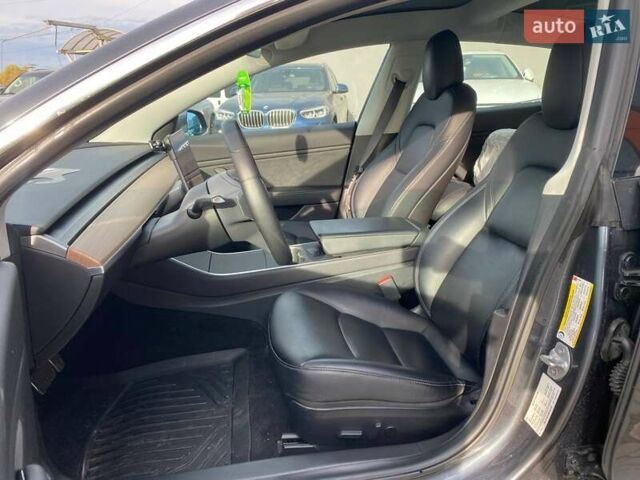 Серый Тесла Модель 3, объемом двигателя 0 л и пробегом 82 тыс. км за 18600 $, фото 11 на Automoto.ua