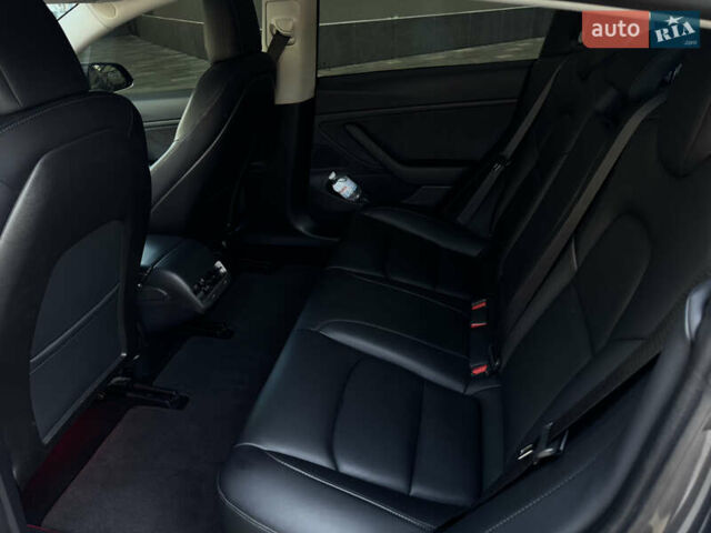 Серый Тесла Модель 3, объемом двигателя 0 л и пробегом 93 тыс. км за 19300 $, фото 10 на Automoto.ua