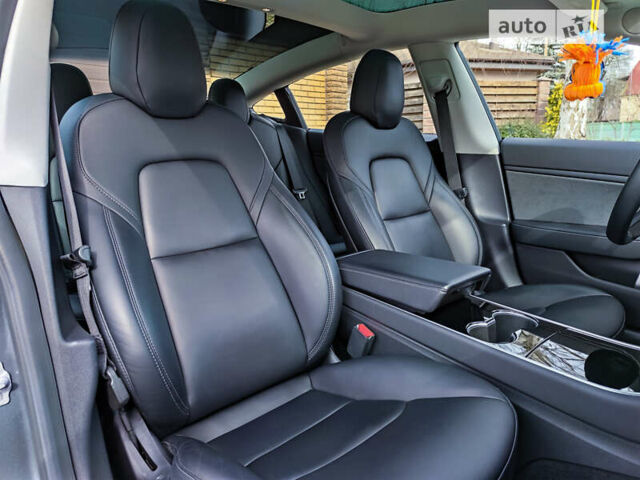 Серый Тесла Модель 3, объемом двигателя 0 л и пробегом 75 тыс. км за 22500 $, фото 29 на Automoto.ua