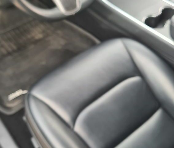 Серый Тесла Модель 3, объемом двигателя 0 л и пробегом 85 тыс. км за 18000 $, фото 6 на Automoto.ua