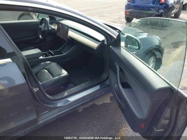 Серый Тесла Модель 3, объемом двигателя 0 л и пробегом 129 тыс. км за 9500 $, фото 4 на Automoto.ua