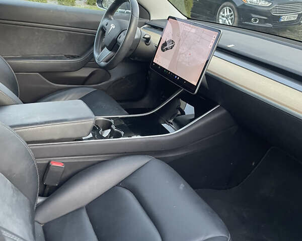 Серый Тесла Модель 3, объемом двигателя 0 л и пробегом 77 тыс. км за 16200 $, фото 5 на Automoto.ua