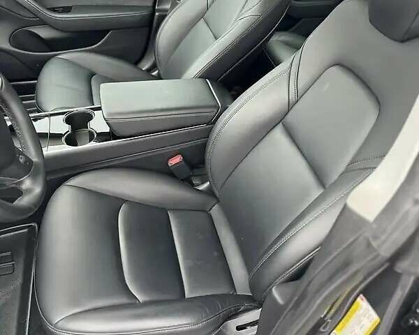 Серый Тесла Модель 3, объемом двигателя 0 л и пробегом 70 тыс. км за 18500 $, фото 25 на Automoto.ua