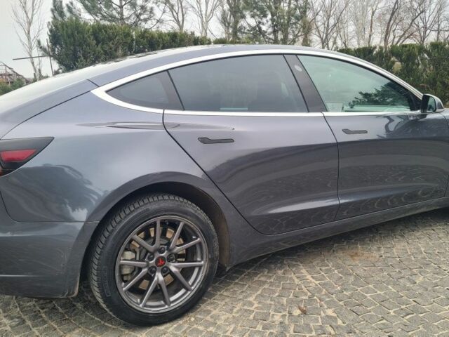 Серый Тесла Модель 3, объемом двигателя 0 л и пробегом 85 тыс. км за 18000 $, фото 2 на Automoto.ua