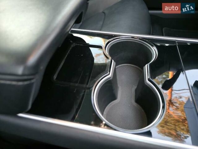 Тесла Модель 3 2019 у Житомирі на Automoto.ua Сірий Тесла Модель 3, об'ємом двигуна 0 л та пробігом 169 тис. км за 17900 $, фото 27 на Automoto.ua