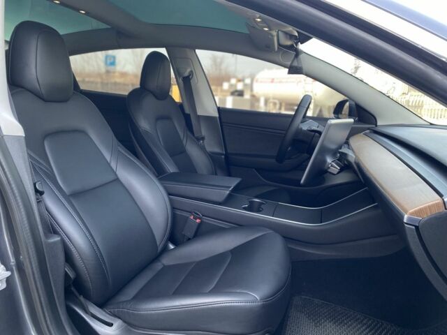 Серый Тесла Модель 3, объемом двигателя 0 л и пробегом 91 тыс. км за 18300 $, фото 13 на Automoto.ua