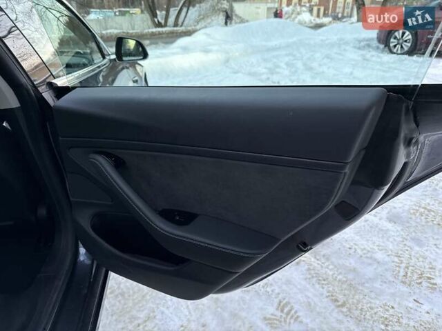 Сірий Тесла Модель 3, об'ємом двигуна 0 л та пробігом 99 тис. км за 16999 $, фото 42 на Automoto.ua