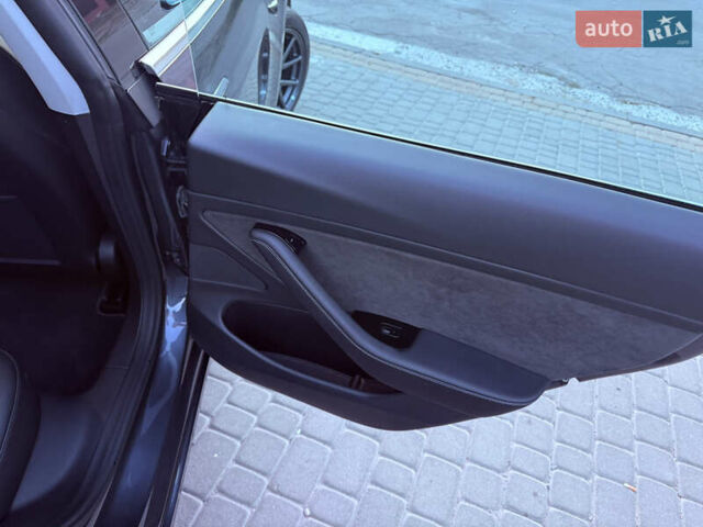 Серый Тесла Модель 3, объемом двигателя 0 л и пробегом 28 тыс. км за 19300 $, фото 13 на Automoto.ua