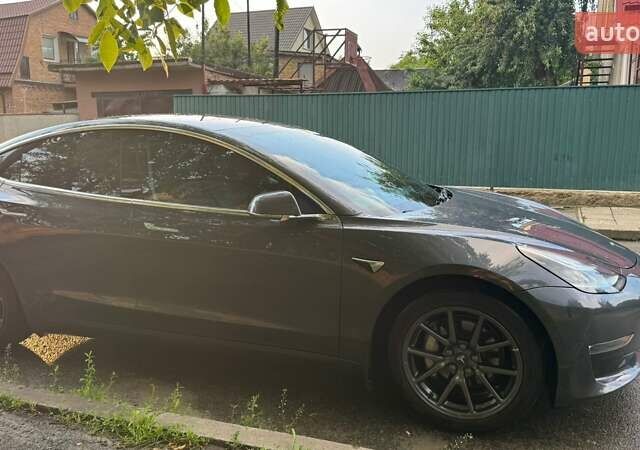 Серый Тесла Модель 3, объемом двигателя 0 л и пробегом 70 тыс. км за 18500 $, фото 12 на Automoto.ua