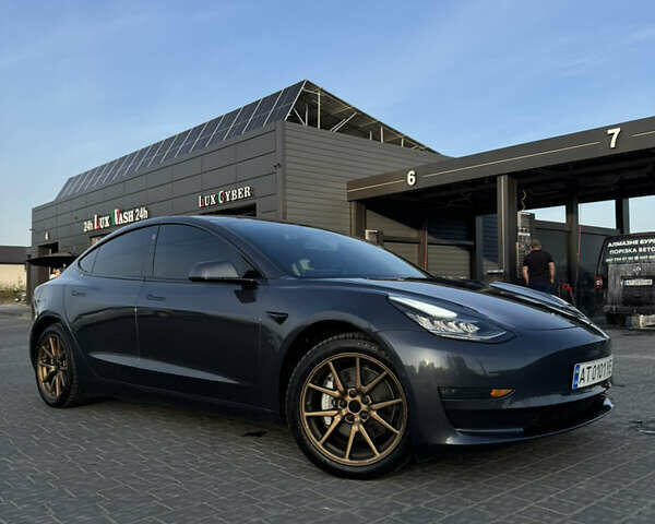 Серый Тесла Модель 3, объемом двигателя 0 л и пробегом 93 тыс. км за 19300 $, фото 16 на Automoto.ua