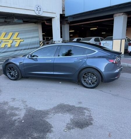 Серый Тесла Модель 3, объемом двигателя 0 л и пробегом 140 тыс. км за 16900 $, фото 39 на Automoto.ua