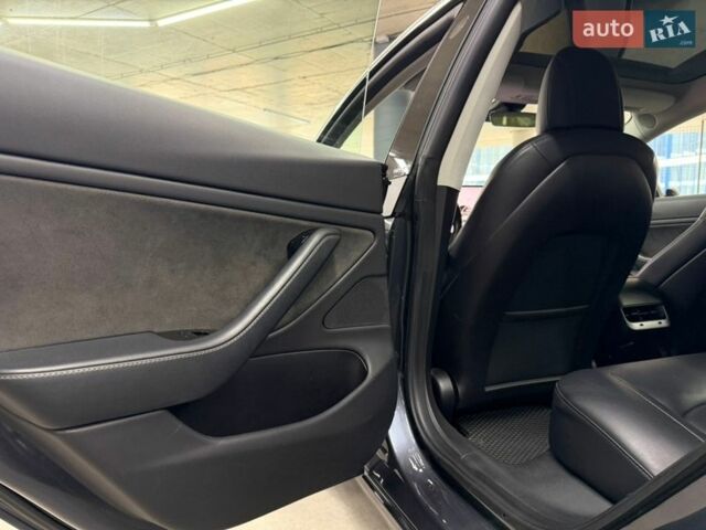 Серый Тесла Модель 3, объемом двигателя 0 л и пробегом 56 тыс. км за 16900 $, фото 21 на Automoto.ua