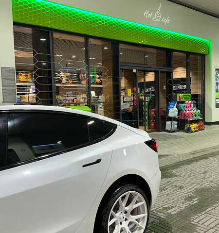 Сірий Тесла Модель 3, об'ємом двигуна 0 л та пробігом 81 тис. км за 20000 $, фото 3 на Automoto.ua