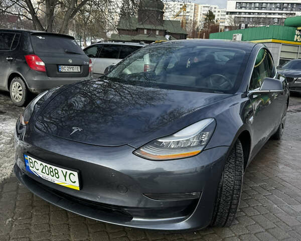 Серый Тесла Модель 3, объемом двигателя 0 л и пробегом 121 тыс. км за 16850 $, фото 2 на Automoto.ua