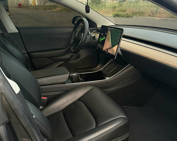 Сірий Тесла Модель 3, об'ємом двигуна 0 л та пробігом 99 тис. км за 18500 $, фото 6 на Automoto.ua