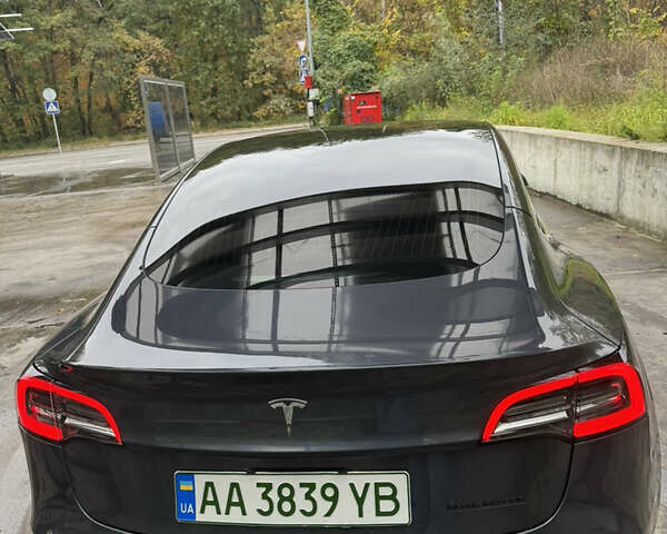 Тесла Модель 3 2019 в Киеве на Automoto.ua Серый Тесла Модель 3, объемом двигателя 0 л и пробегом 98 тыс. км за 22000 $, фото 6 на Automoto.ua