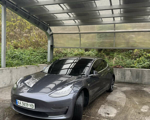 Тесла Модель 3 2019 в Киеве на Automoto.ua Серый Тесла Модель 3, объемом двигателя 0 л и пробегом 98 тыс. км за 22000 $, фото 11 на Automoto.ua