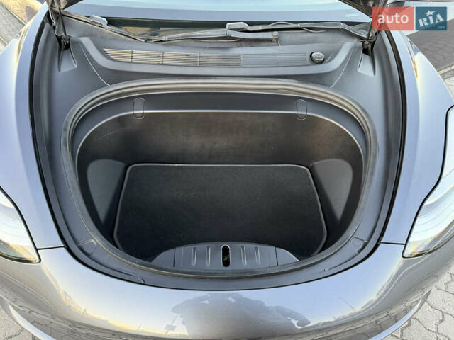 Серый Тесла Модель 3, объемом двигателя 0 л и пробегом 54 тыс. км за 18899 $, фото 14 на Automoto.ua