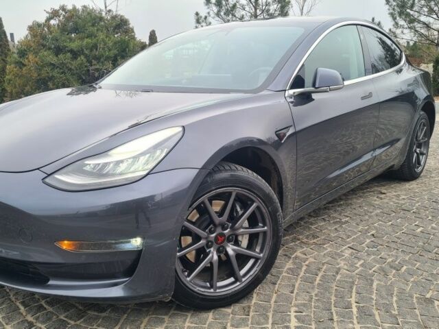 Серый Тесла Модель 3, объемом двигателя 0 л и пробегом 85 тыс. км за 18000 $, фото 1 на Automoto.ua