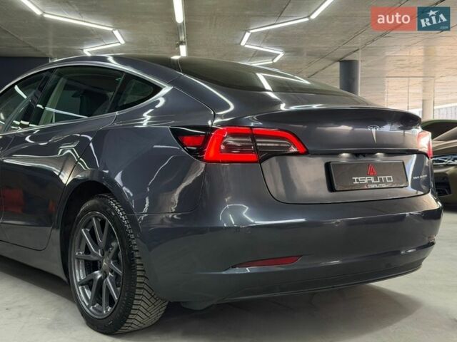Серый Тесла Модель 3, объемом двигателя 0 л и пробегом 56 тыс. км за 16900 $, фото 12 на Automoto.ua