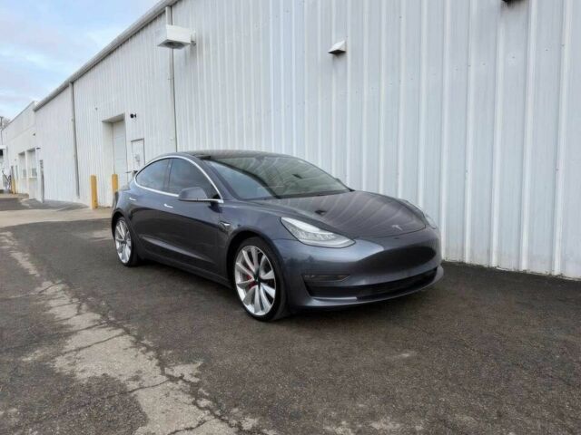 Сірий Тесла Модель 3, об'ємом двигуна 0 л та пробігом 47 тис. км за 7000 $, фото 2 на Automoto.ua