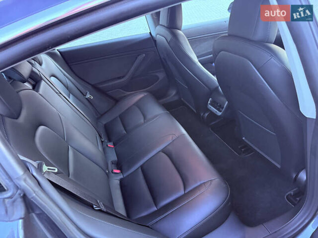 Серый Тесла Модель 3, объемом двигателя 0 л и пробегом 28 тыс. км за 19300 $, фото 4 на Automoto.ua