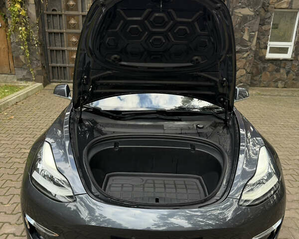 Серый Тесла Модель 3, объемом двигателя 0 л и пробегом 108 тыс. км за 18800 $, фото 10 на Automoto.ua