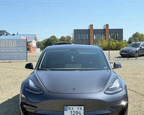 Серый Тесла Модель 3, объемом двигателя 0 л и пробегом 140 тыс. км за 15000 $, фото 1 на Automoto.ua